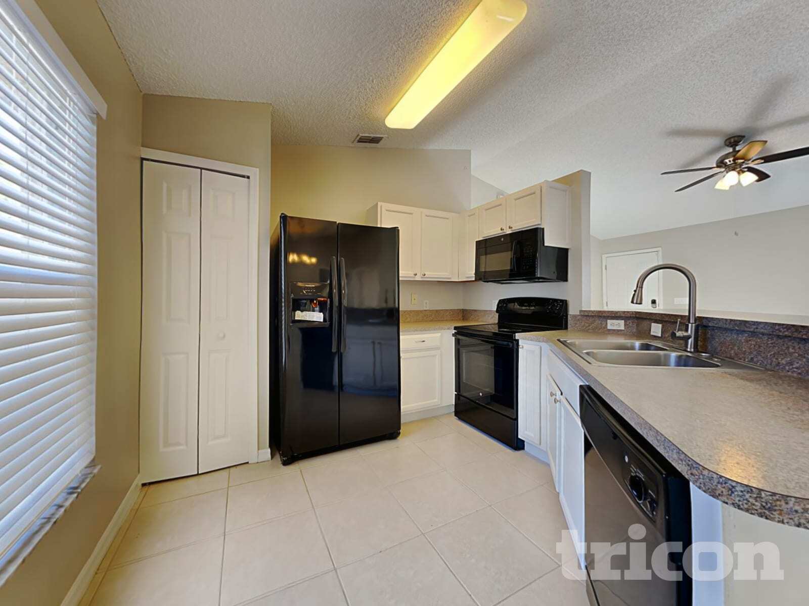 Building Photo - 1194 Algoma St