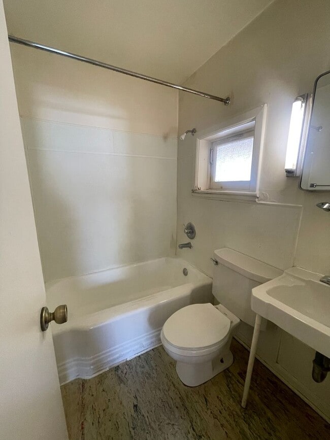 Building Photo - 614 St Johns Ave