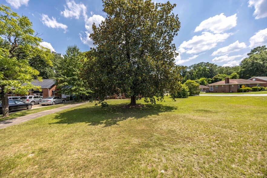 Building Photo - 3824 Forrest Rd
