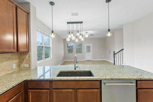 Building Photo - 10824 Dinah Dr