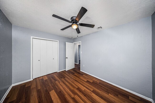 Building Photo - 709 SW 45th St