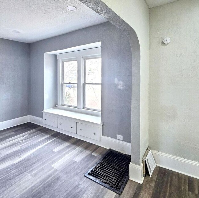 Building Photo - 3-Bedroom Home with Attic and Basement in ...