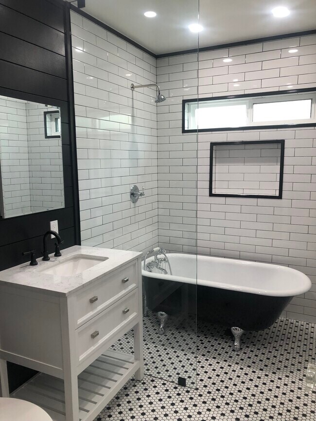 Building Photo - 3956 Olmsted Ave