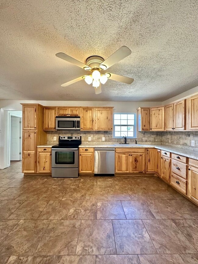 Building Photo - COMING SOON - Large 4 Bedroom Santa Rita H...