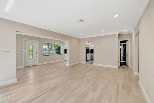 Building Photo - 1205 SE 11th Ct
