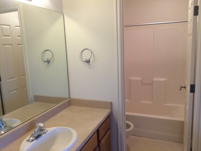 Building Photo - Beautiful 3 bedroom townhome in West Jordan!!