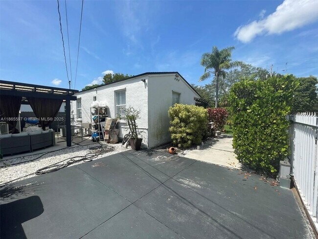 Building Photo - 200-210 NE 110th Street 200-210, Miami, FL...