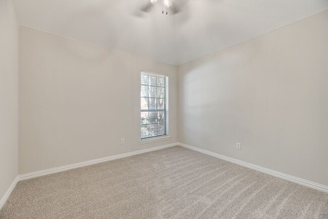 Building Photo - Spacious 4-Bedroom Gem with 2 Full Baths in McKinney - Your New 2025 Sq Ft Sanctuary!