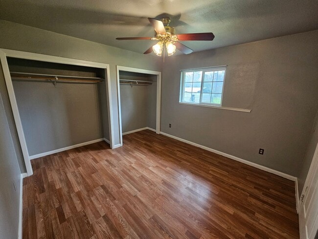 Building Photo - Duplex For Rent in Corning!