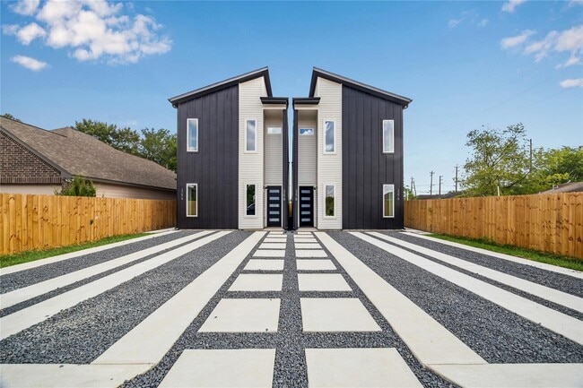 Building Photo - 413 Clearwater St