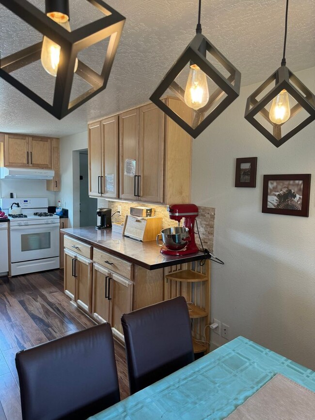 Building Photo - The Urban Sanctuary an adorable SHORT OR L...