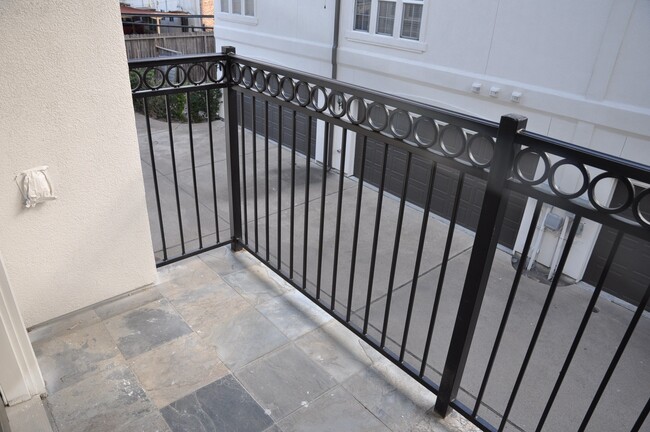 Building Photo - 5922 Burgoyne Dr.