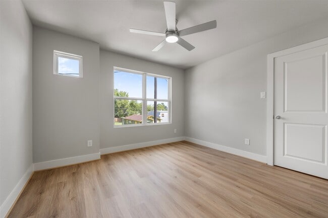 Building Photo - 1222 E 33rd St