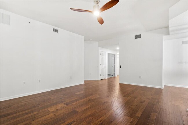 Building Photo - 852 Lantern Way