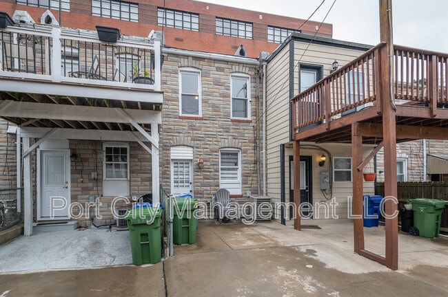 Building Photo - 127 S Robinson St