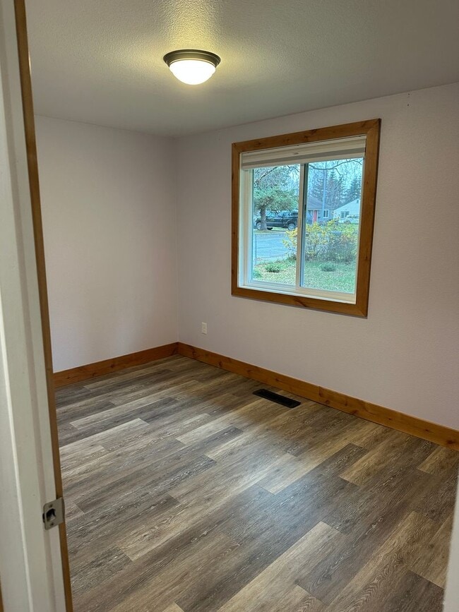 Building Photo - 6 month or 18 month lease offered for remodeled house