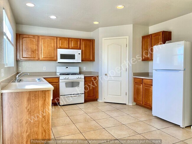 Building Photo - 475 W Calle La Bolita