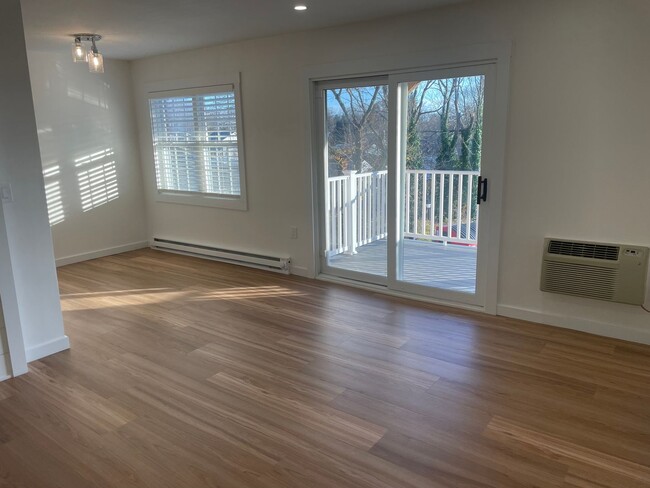 Building Photo - Newly Renovated Condo For Rent in Riverside!