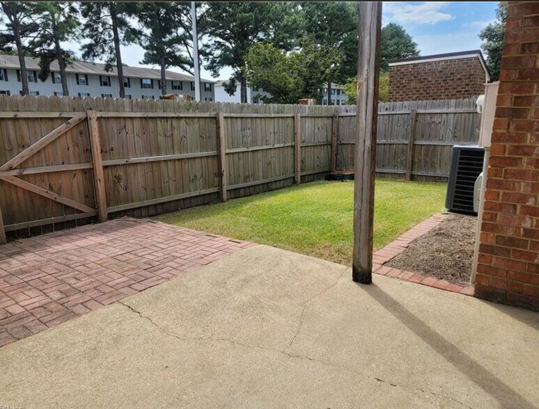Building Photo - 5333 Kindlewood Dr