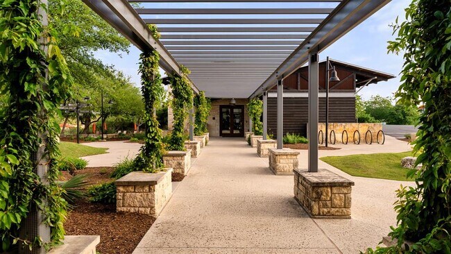 Building Photo - 595 Dayridge Dr