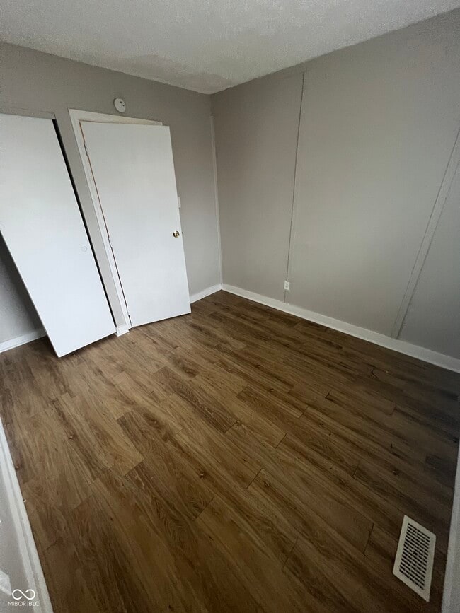 Building Photo - 9413 English Oak Dr