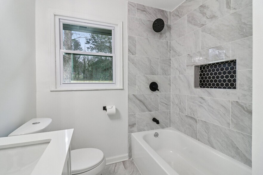 Building Photo - 3159 Bobolink Dr