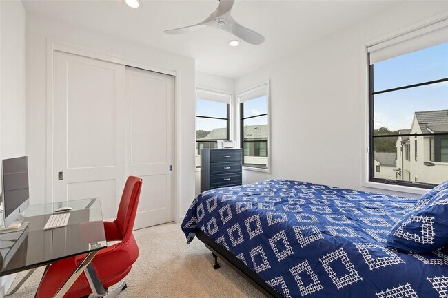 Building Photo - 705 Ariana Ct