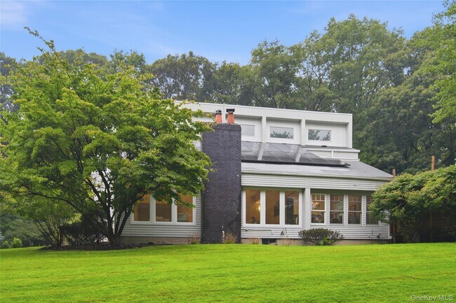 Building Photo - 8 Target Rock Dr
