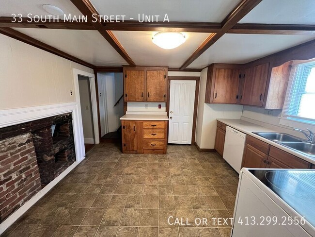 Building Photo - 3 Bedroom, 2 Bath Historic Home Located in...