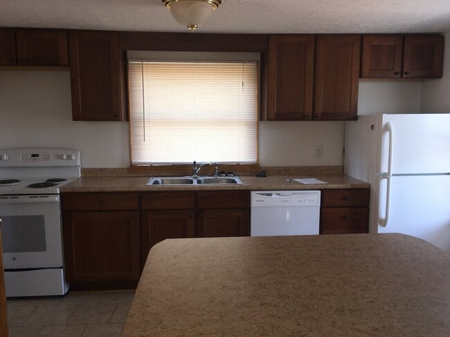 Building Photo - 1 Bedroom/ 1 Bath Apartment Kingsport, TN ...