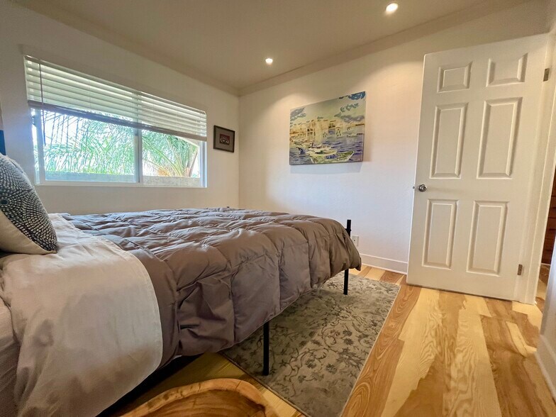 Building Photo - 1085 12th St