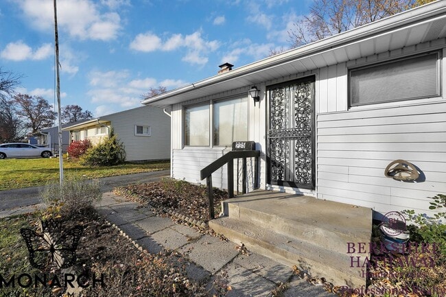 Building Photo - 3 Bedroom Remodeled Home