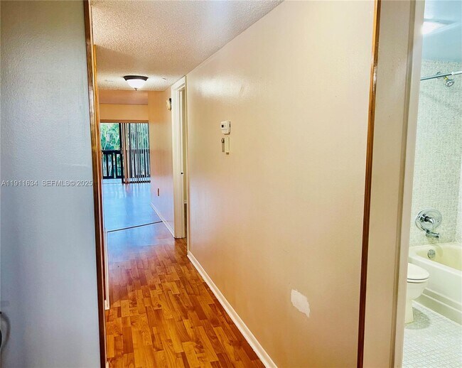 Building Photo - 1021 Mockingbird Ln