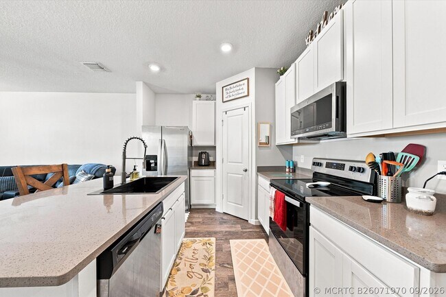Building Photo - 6351 Sailpointe Ln