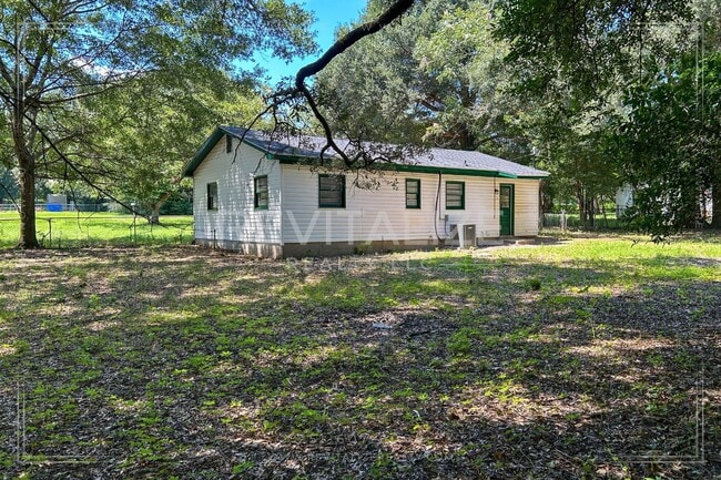 Building Photo - Fully Remodeled 3-Bed Home with Spacious Y...