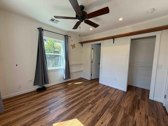 Building Photo - West Sac 2 Bed With River Access