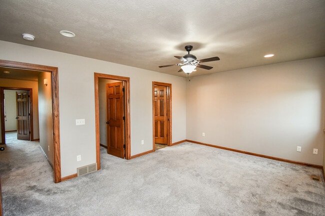 Building Photo - 8413 W 53rd St