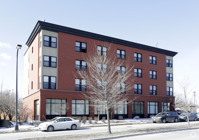Primary Photo - Lindquist Apartments