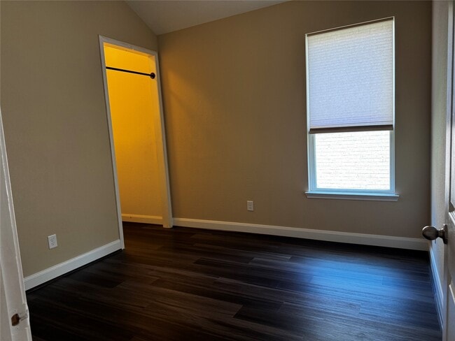Building Photo - 8727 Stoney Brook Ln