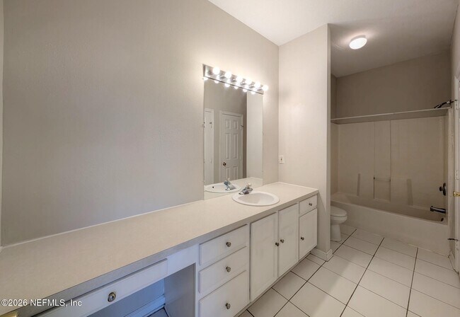 Building Photo - 7990 Baymeadows Cir E