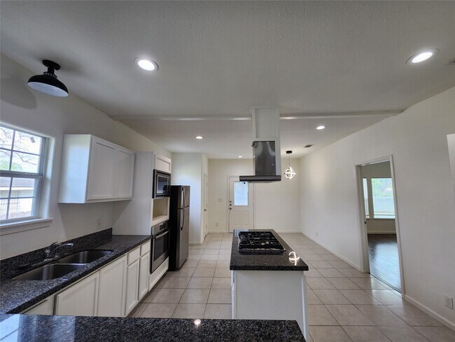 Building Photo - 1105 Erin St