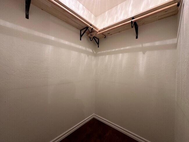 Building Photo - 6816 SW Drakestone Blvd