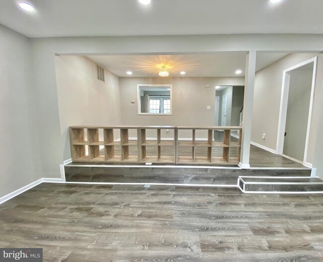 Building Photo - 10323 Hampshire Green Ave