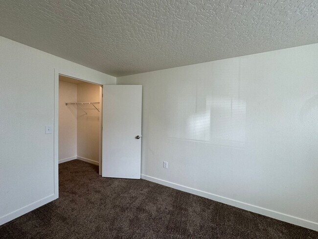 Building Photo - 3125 S Apple St