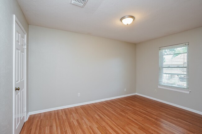 Building Photo - 7834 Sunny Ridge Dr