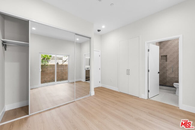 Building Photo - 5127 Don Pio Dr