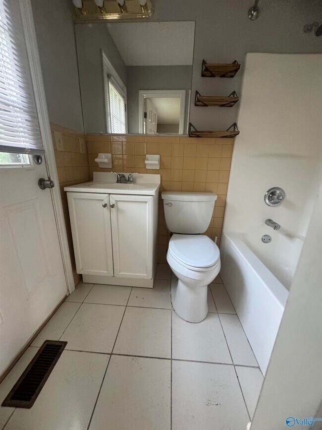 Building Photo - 4718 Rutledge Dr NW