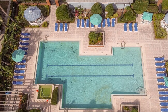 Building Photo - 3/2~Soho St ~ Resort Style Living!!!