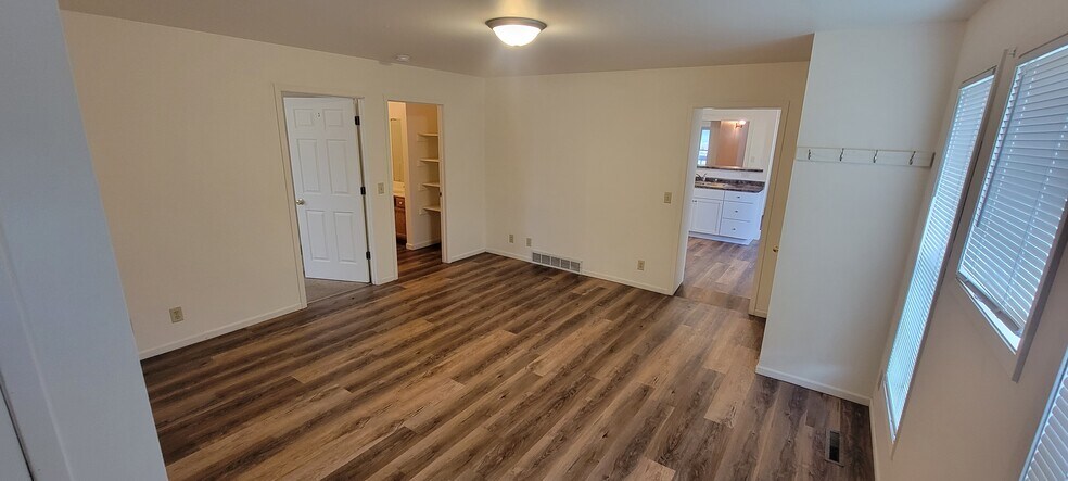 Building Photo - 121 Broadway St