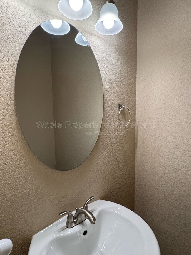 Building Photo - 2118 E 21st Ave